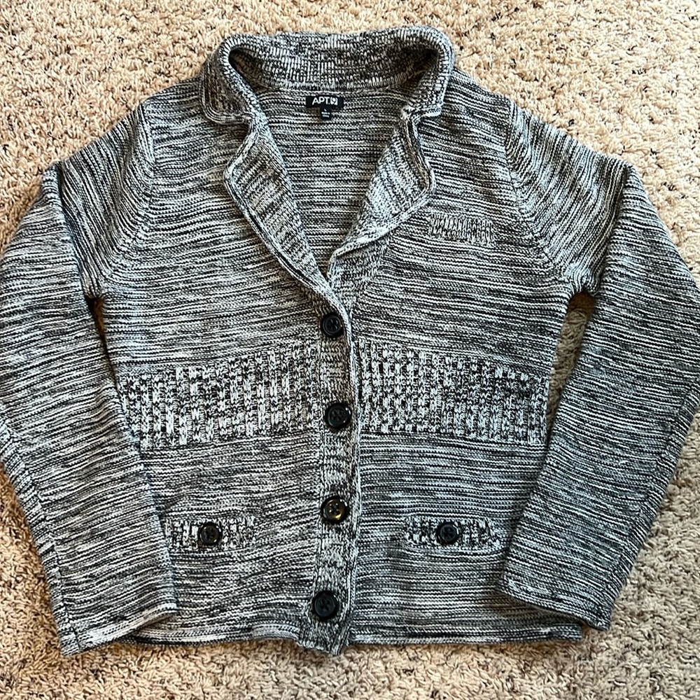APT 9 Button Front Collared Sweater. Size large